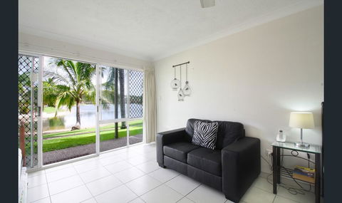 Bay Of Palms - Accommodation Newcastle 2