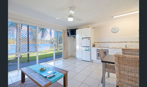 Bay Of Palms - Accommodation Newcastle 4