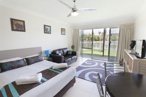 Bay Of Palms - Accommodation Newcastle 39