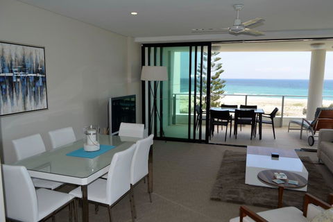Pure Kirra - Accommodation Newcastle 6