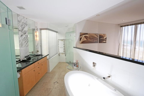 Oceans Mooloolaba - Accommodation Newcastle 2