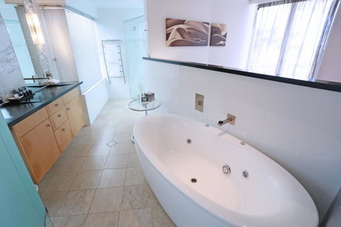 Oceans Mooloolaba - Accommodation Newcastle 8