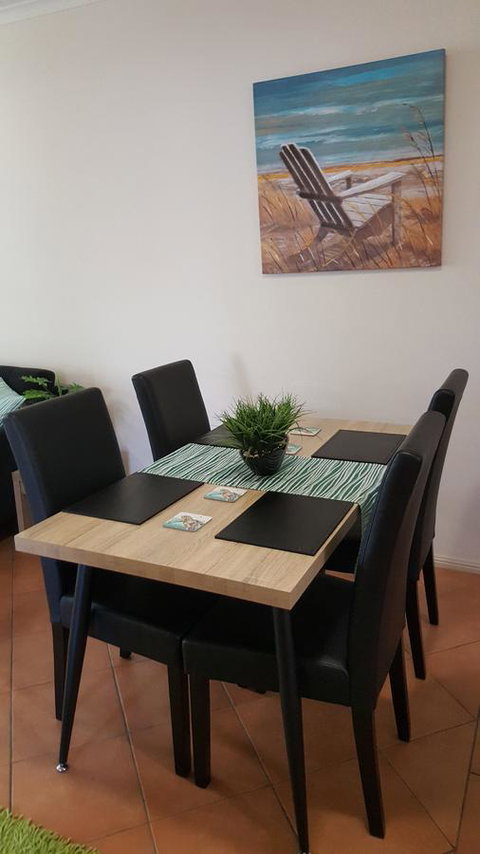 Jackies Holiday Apartment - Accommodation Newcastle 18