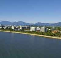 Holiday Inn Cairns Harbourside