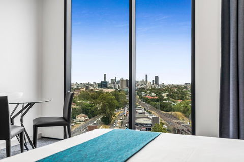 Essence Suites Taringa - Accommodation Newcastle 0