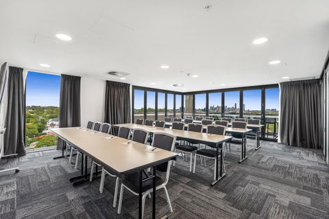 Essence Suites Taringa - Accommodation Newcastle 7