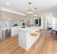 Waterfront Theme Park Getaway - Accommodation Newcastle