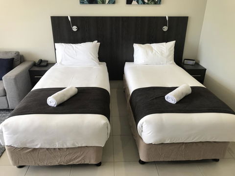 Sunshine Tower Hotel - Accommodation Newcastle 6