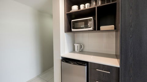 Sunshine Tower Hotel - Accommodation Newcastle 8