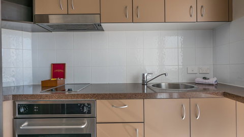 Broadbeach Savannah Resort - Accommodation Newcastle 34
