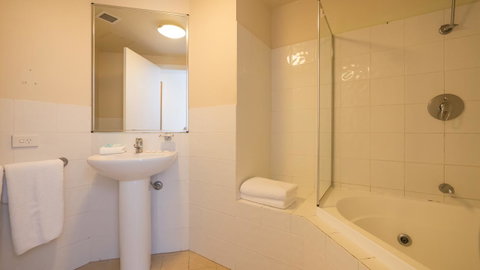 Broadbeach Savannah Resort - Accommodation Newcastle 23