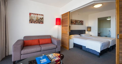 Broadbeach Savannah Resort - Accommodation Newcastle 6