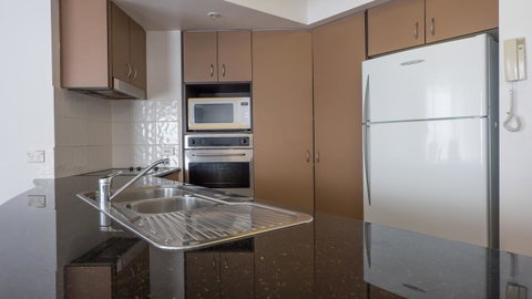 Broadbeach Savannah Resort - Accommodation Newcastle 18