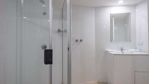 Broadbeach Savannah Resort - Accommodation Newcastle 8