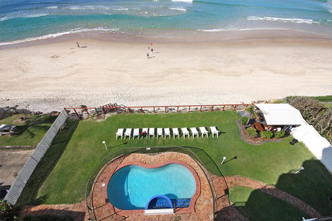 Spindrift On The Beach - Absolute Beachfront - Accommodation Newcastle 9