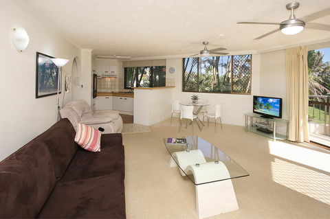 Spindrift On The Beach - Absolute Beachfront - Accommodation Newcastle 19