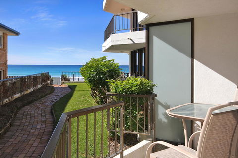 Spindrift On The Beach - Absolute Beachfront - Accommodation Newcastle 27