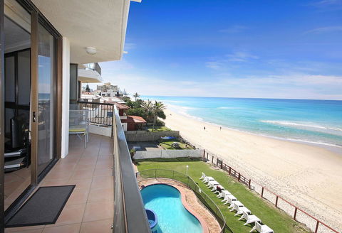 Spindrift On The Beach - Absolute Beachfront - Accommodation Newcastle 0