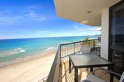 Spindrift On The Beach - Absolute Beachfront - Accommodation Newcastle 11
