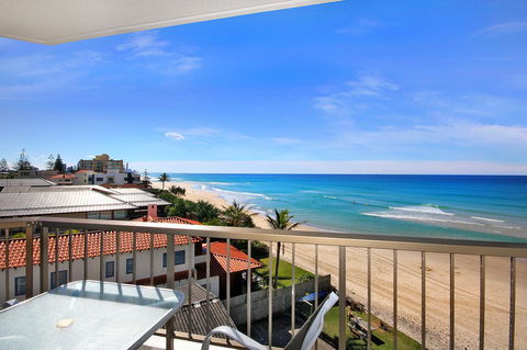 Spindrift On The Beach - Absolute Beachfront - Accommodation Newcastle 15
