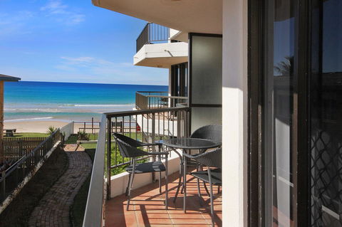 Spindrift On The Beach - Absolute Beachfront - Accommodation Newcastle 37