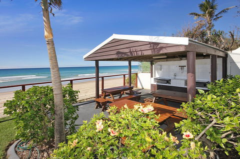 Spindrift On The Beach - Absolute Beachfront - Accommodation Newcastle 10