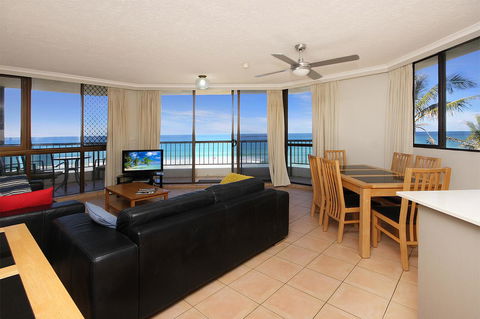 Spindrift On The Beach - Absolute Beachfront - Accommodation Newcastle 7