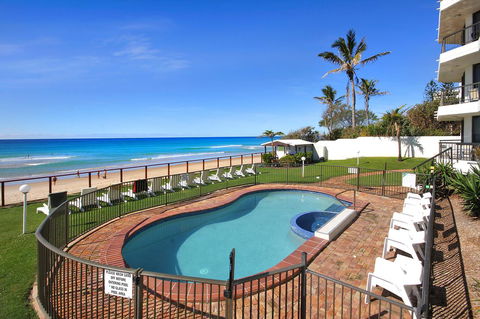 Spindrift On The Beach - Absolute Beachfront - Accommodation Newcastle 16