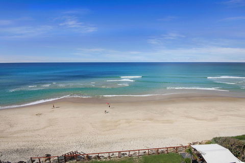 Spindrift On The Beach - Absolute Beachfront - Accommodation Newcastle 14