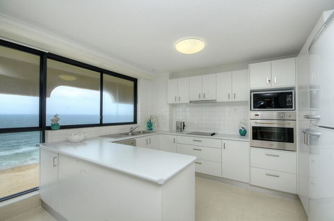 Spindrift On The Beach - Absolute Beachfront - Accommodation Newcastle 30