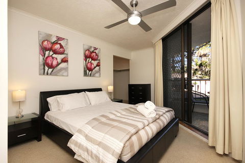 Spindrift On The Beach - Absolute Beachfront - Accommodation Newcastle 20