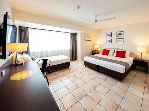 Hides Hotel - Accommodation Newcastle 1