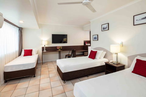 Hides Hotel - Accommodation Newcastle 8