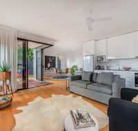 Sam's Buderim Mountain Guest House - Accommodation Newcastle