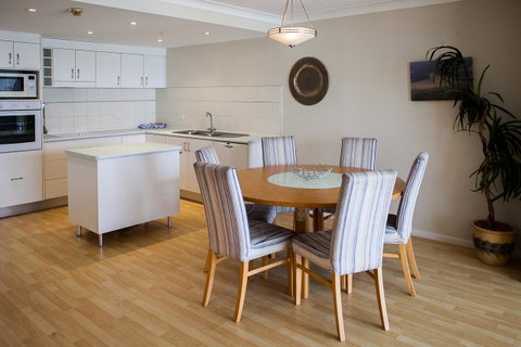 Elouera Tower - Accommodation Newcastle 23