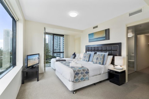 Broadbeach On The Park, 3 Bed Ocean - We Accommodate - Accommodation Newcastle 6