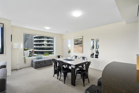 Broadbeach On The Park, 3 Bed Ocean - We Accommodate - Accommodation Newcastle 4