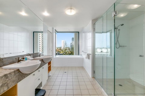 Broadbeach On The Park, 3 Bed Ocean - We Accommodate - Accommodation Newcastle 15