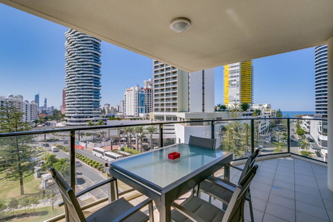 Broadbeach On The Park, 3 Bed Ocean - We Accommodate - Accommodation Newcastle 18