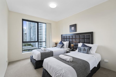 Broadbeach On The Park, 3 Bed Ocean - We Accommodate - Accommodation Newcastle 8