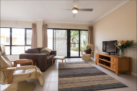 The Villa At The Bay - Accommodation Newcastle 7