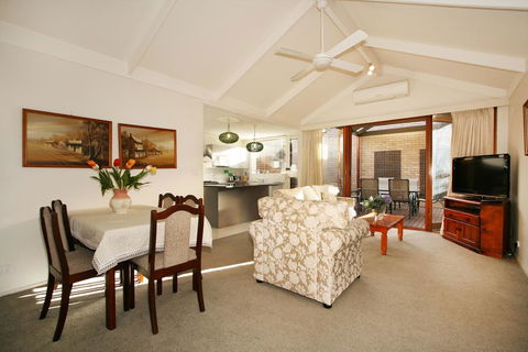 Wattle Holiday Rental - Accommodation Newcastle 2