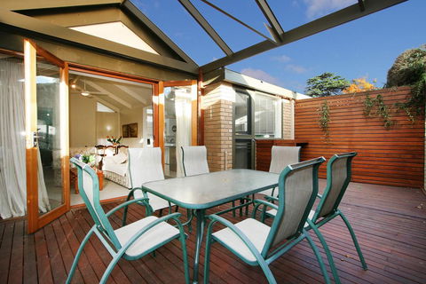 Wattle Holiday Rental - Accommodation Newcastle 1