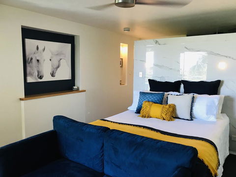 Waves And White Horses Seaview Retreat (adults Only) - Accommodation Newcastle 2