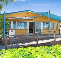 Wheelchair Friendly with water views - Welsby Pde Bongaree - Accommodation Newcastle