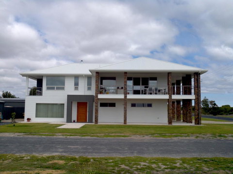 White Caps B&B Apartment - Accommodation Newcastle 1