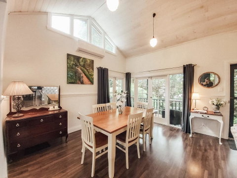 Wildflower Cottage - Accommodation Newcastle 0