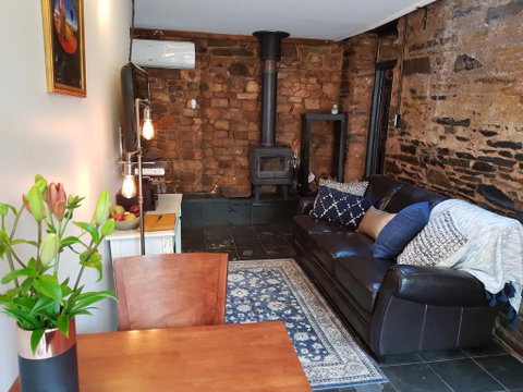 William Hunt's Retreat - Redwood Studio - Accommodation Newcastle 0