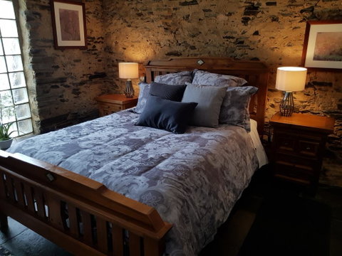 William Hunt's Retreat - Redwood Studio - Accommodation Newcastle 2