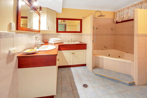 Williams Lodge - Accommodation Newcastle 2
